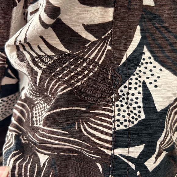 Stylish Brown and White Women's Jacket Bazer - Picture 5 of 6